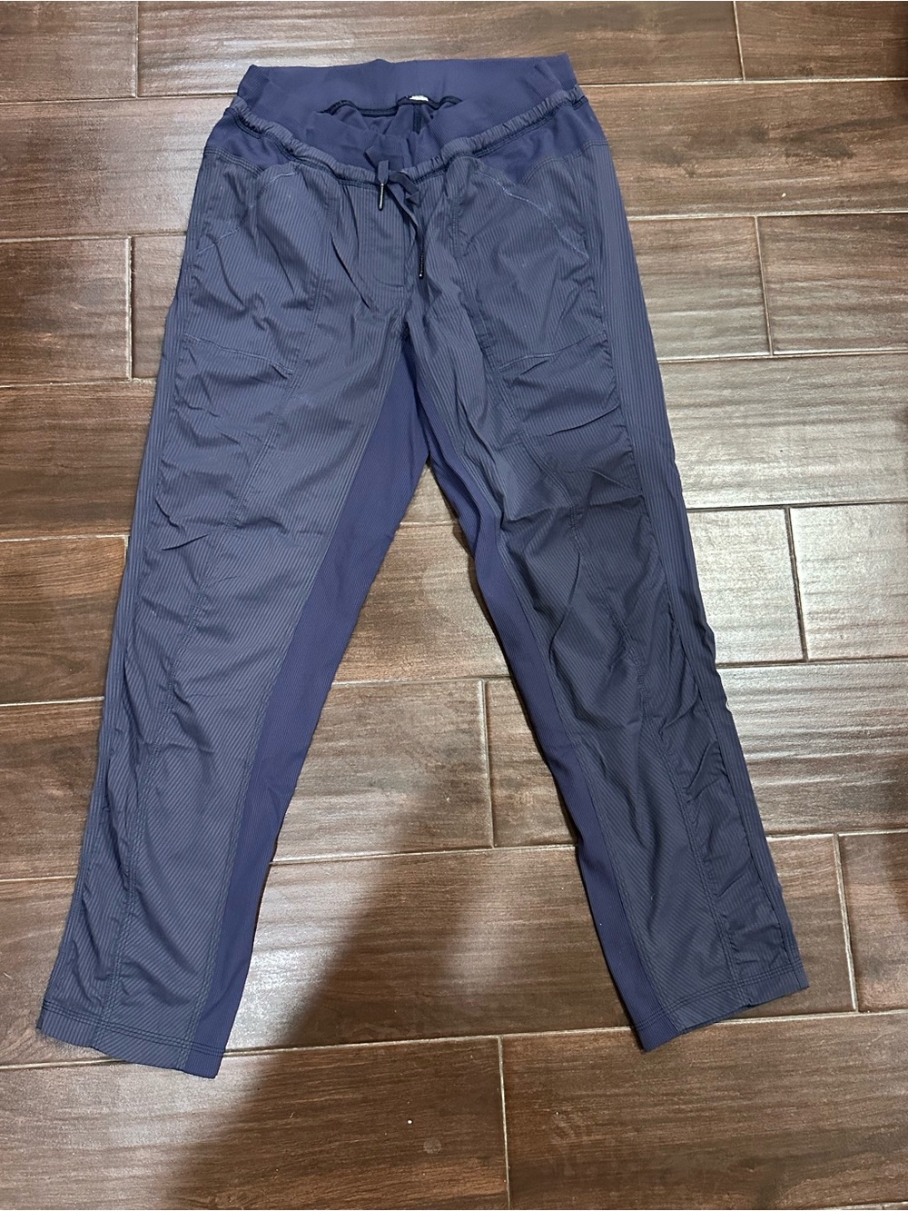 lululemon athletica Navy Ruched Cropped Performance Capris - Picture 2 of 5